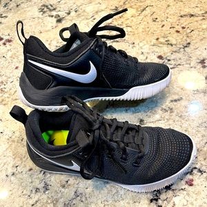 Nike Zoom Volleyball Shoes Black/White Sz 6 WMS EUC